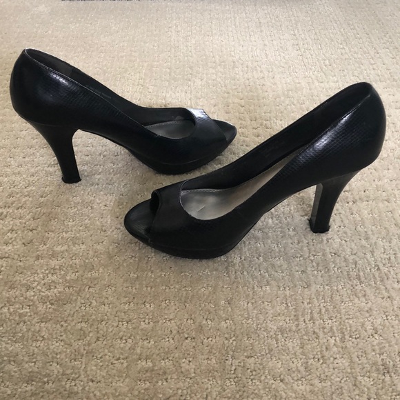 Fergalicious peep toe heels size 6.5 - Picture 3 of 4